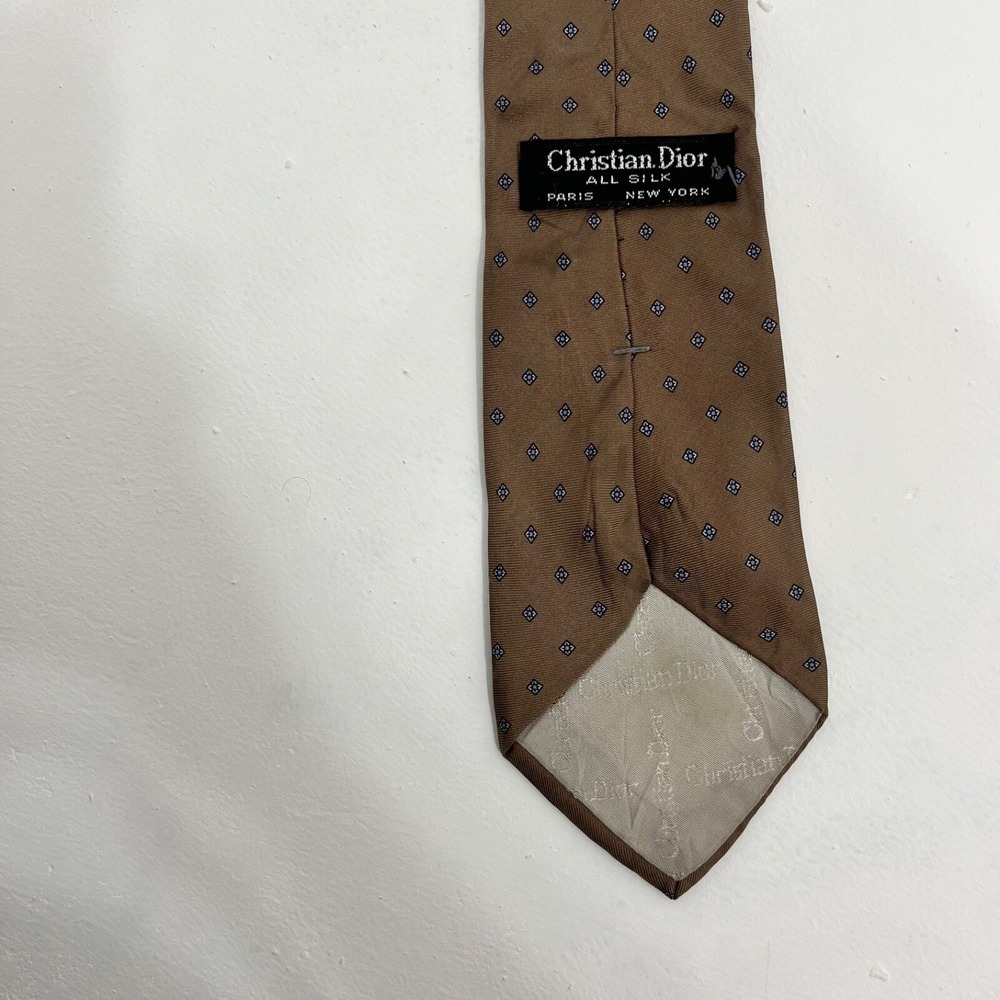 Vintage Christian Dior Silk Tie Brown Diamond Print Blue Center 3.25"x56" - Picture 6 of 6